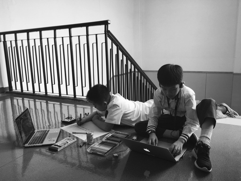 AGraceMcCallum's tweet image. @MrAttwellsClass not comfortable at the table/classroom? No prob! #studentautonomy #myCISB #flexibleworking