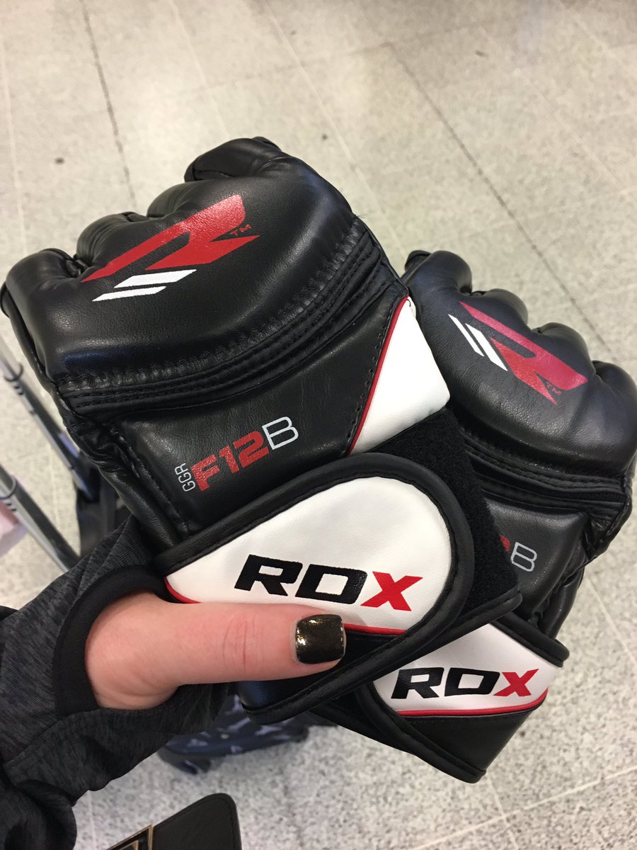 Cuppers_MMA's tweet photo. First MMA gloves!! #firsttrainingsession #shouldercontrol #wimp2warrioruk @Wimp2WarriorUK https://t.co/cFsRo9r3Dh