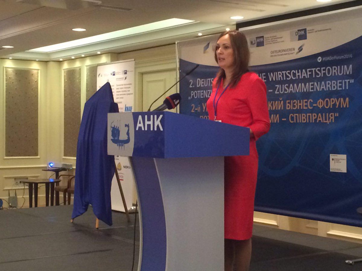 mineconomdev's tweet photo. Впевнена, що за результатами #UAGerForum2016 з'явиться багато спільних інвестиційних проектів @KovaluvY https://t.co/P3JjGoqR62