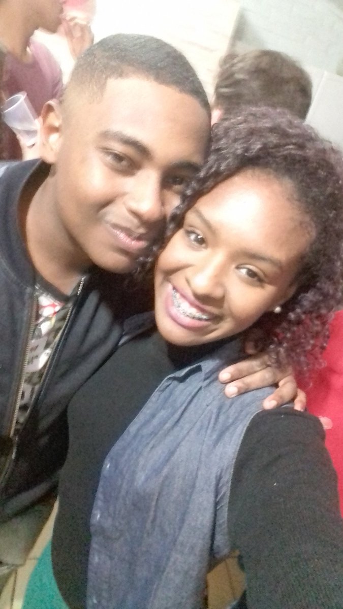nathyziinha__'s tweet photo. Meu mundo tem um jeito todo seu🎵 #2e4 💕 💏 https://t.co/F9aNAUAXtn