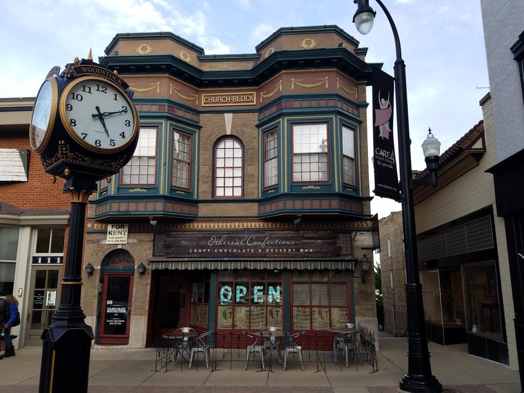 pd0776's tweet photo. Woodstock Sq. Come see the past moving forward shop downtown #supportlocalshop #supportsmallbiz https://t.co/JfeXfMGow4
