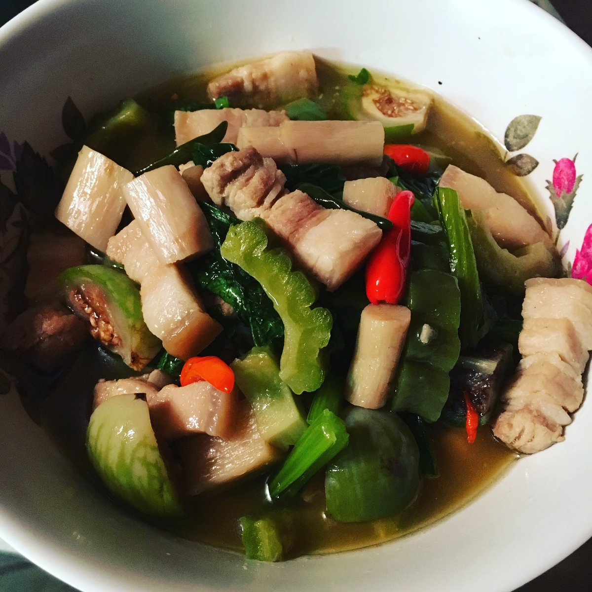 BuffAssPet's tweet photo. Strictly #Lao tonight! #BitterMelonBitterBambooWithPorkbelly #YummyInMyTummy #ChefBuffy #LaoFood 😜👍 https://t.co/V40SrLnnD6