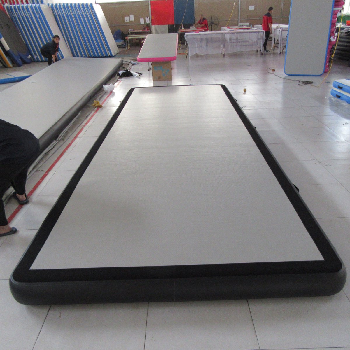 ibigbean01's tweet photo. https://t.co/gGPMIylt44
ibigbean inflatable gymnastics air mat-grey surface black side 16ft 20ft 33ft 40ft 50ft https://t.co/hf3N9JBYyY