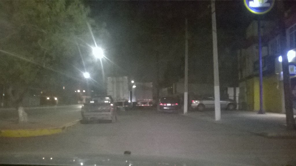 CICsal's tweet photo. *INSPECTOR* Trailers obstruyendo el paso en Isidro López y calle Huizache 22:54 @otelo8 @policiasaltillo https://t.co/AL00iRgRos