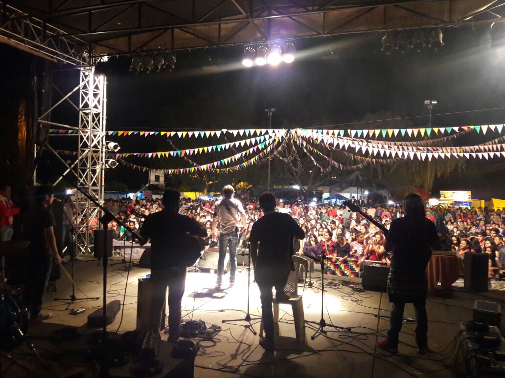 PabloLayus's tweet photo. Me cuenta @BeluLlacer que festival "Morillo canta x los niños" fue un éxito.  Felicitaciones  a Cristian Herrera ( Mataco ) y @ElTucuLeandro https://t.co/JmiEP7dGPG