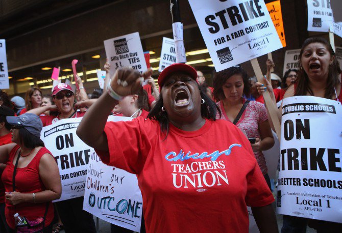 MediaBlackoutUS's tweet photo. Chicago Teachers to Strike if Mayor Rahm Emanuel Doesn’t Cut New Deal https://t.co/o1woPhGYeX https://t.co/pXSLTuIxuA