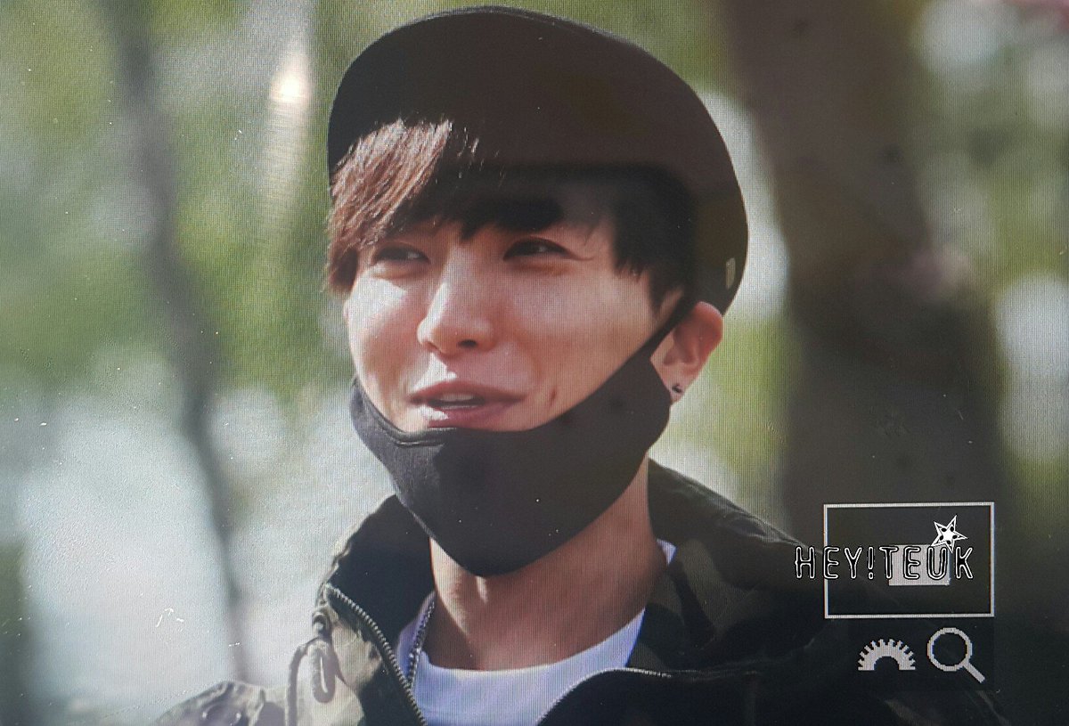 sujufor_elfindo's tweet photo. [#PREV] 161011 #Leeteuk at #Ryeowook enlistment by Hey Teuk! #WaitingforRyeowook https://t.co/O48M9Fh9GM