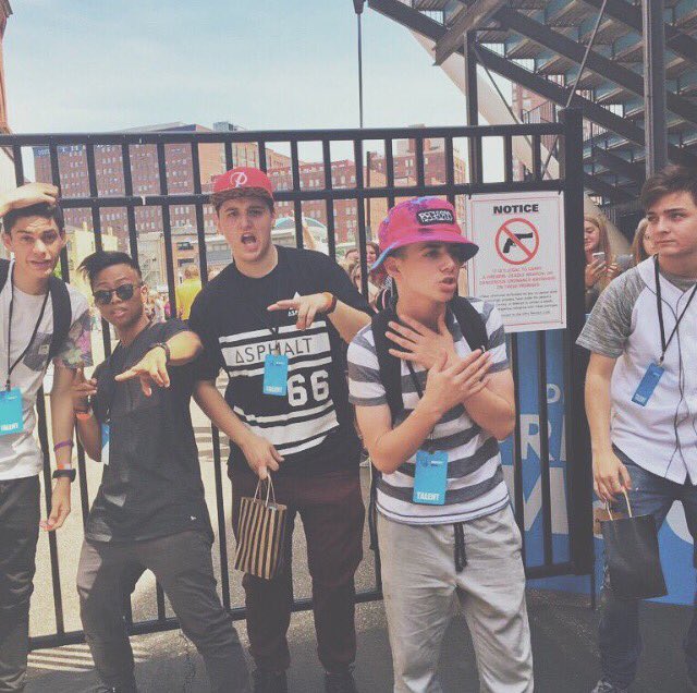 BbgChelss's tweet photo. 6-6-14 ~ 10-10-16 
Iv been supporting yall from day 1:) it's been an amazing 2years and 3months💜 thank you for everything😭 #5quadforever https://t.co/WTqTWWYgaY