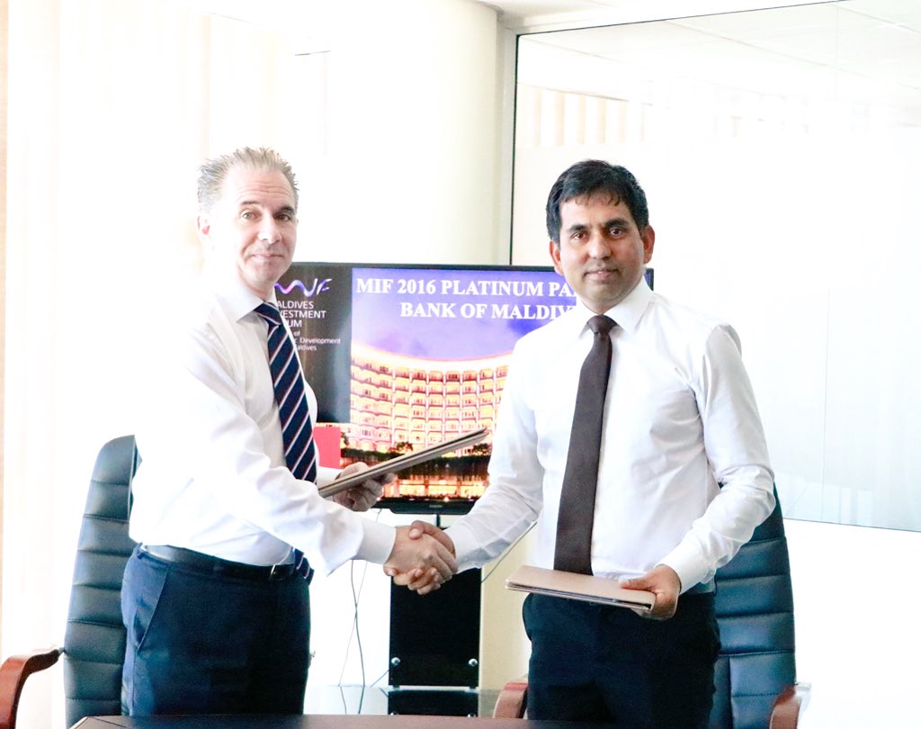 Yameen2O23's tweet photo. Sponsor agreement signed with @bankofmaldives as a platinum sponsor for MIF 2016, to be held on 21-22 Nov at Taj Palace, Delhi #MIF16 https://t.co/VzlLsFVO9x