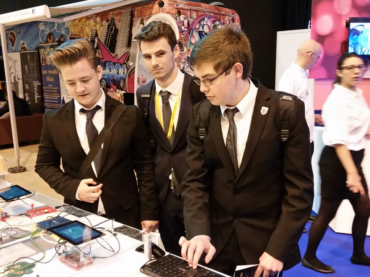 CareersWales's tweet photo. Don’t wait, #getinspired. @skillscymru get a top career or learn a new
skill, free to visit https://t.co/opqZ1piVOK Book now! #SCJobGoals https://t.co/2yh96935Yz