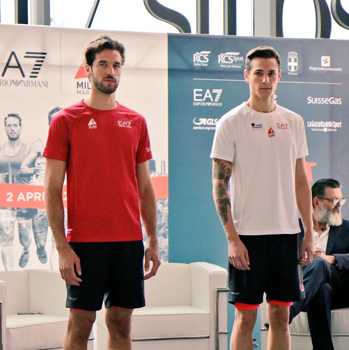 corroergosum's tweet photo. Le nuove maglie della Milano Marathon, rossa per la maratona, bianca per la staffetta firmate #EA7 Emporio Armani #runfastlivecool https://t.co/WZChGjMSXj