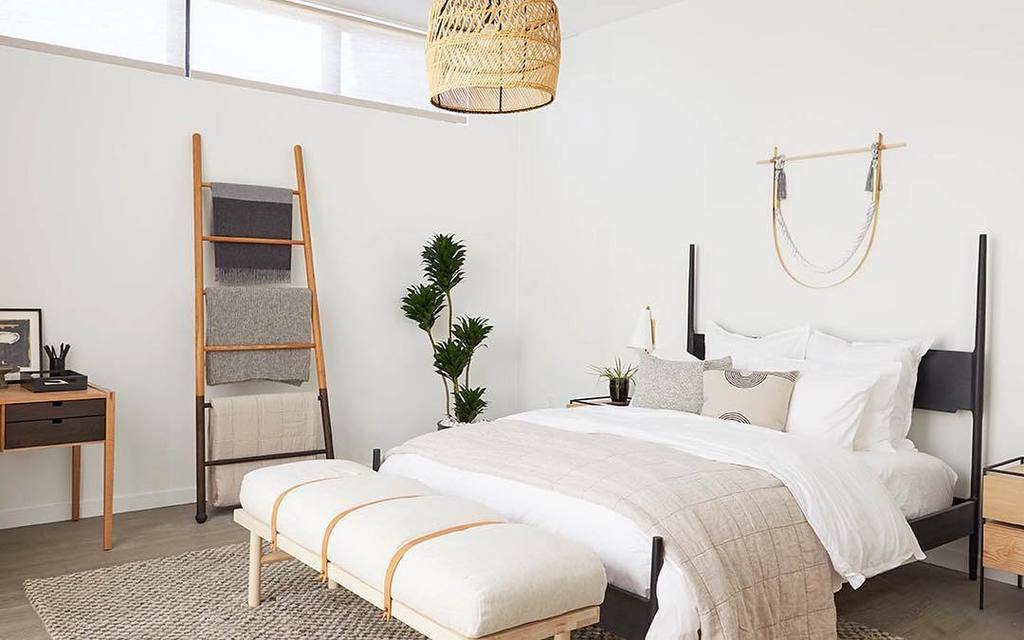 workofco's tweet image. The new Parachute Hotel is 👌 | Featuring pieces by @mrchrisearl &amp;amp; @katyskeltonllc | See li… ift.tt/2dMVRNv