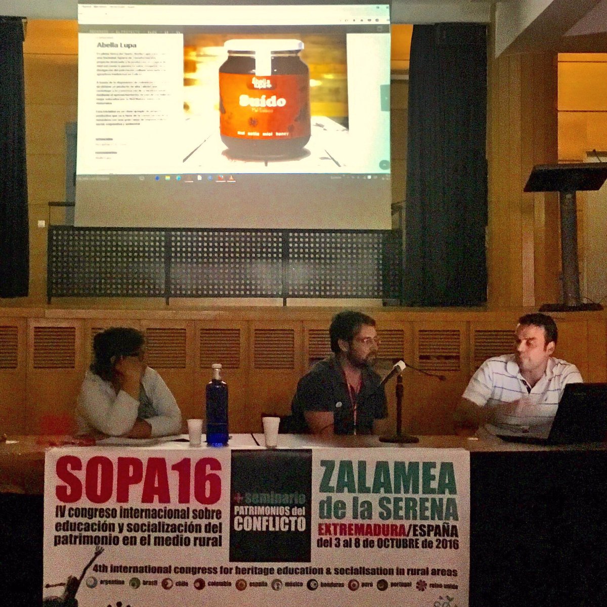 autoxiro's tweet photo. A semana pasada presentamos o proxecto que desenvolvemos con @buoestudio ▶️ @osuido_ no @sopacongress https://t.co/a77nYqhQZP #sopa16 https://t.co/hOvtCsH4f2