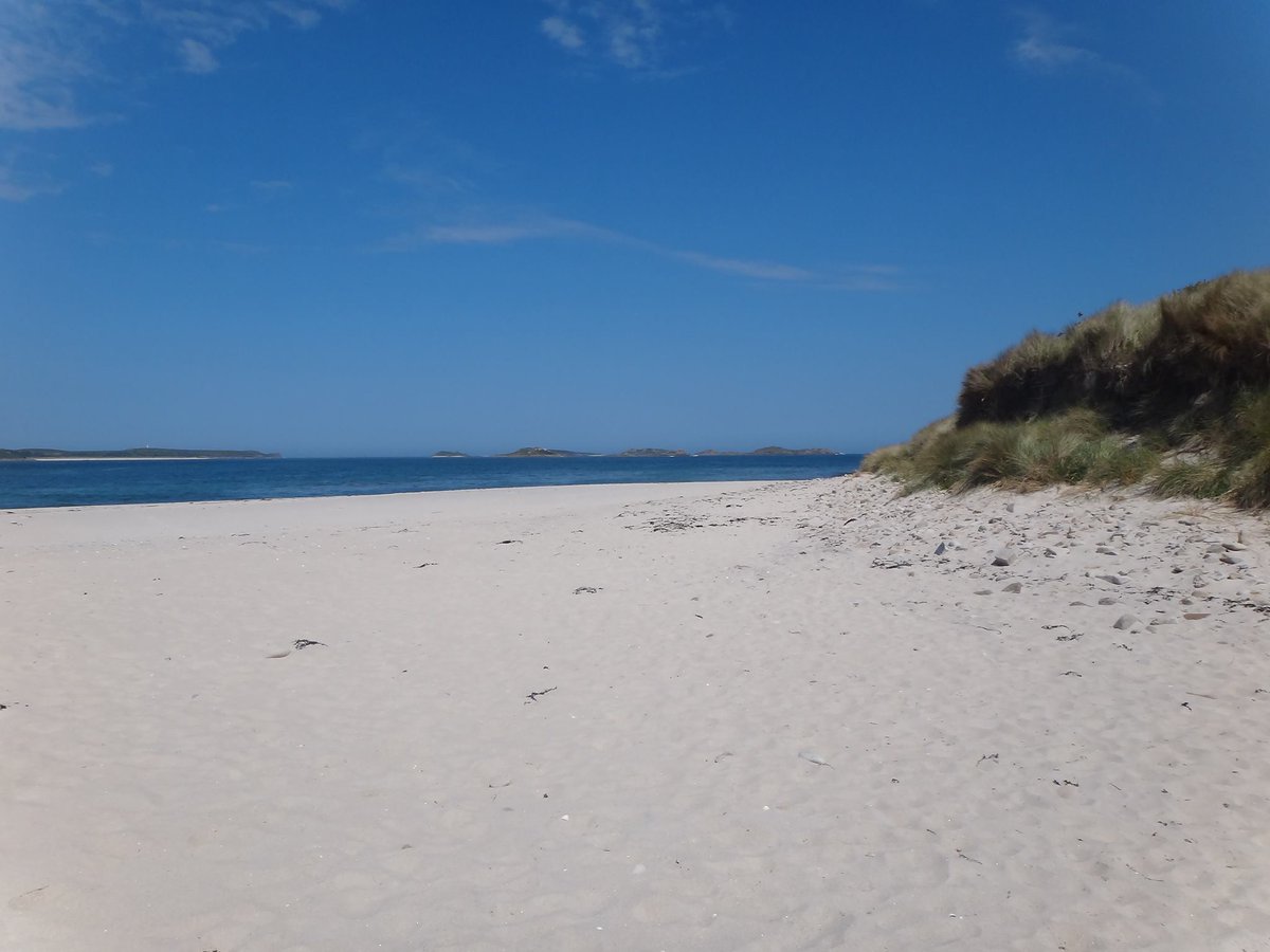 ScillyBodilly's tweet photo. This is #England! Stay at the stylish #Scilly self-catering cottage! Tour Bodilly-VIDEO https://t.co/Qe89QkiHcW https://t.co/kNwn7wt3Uf