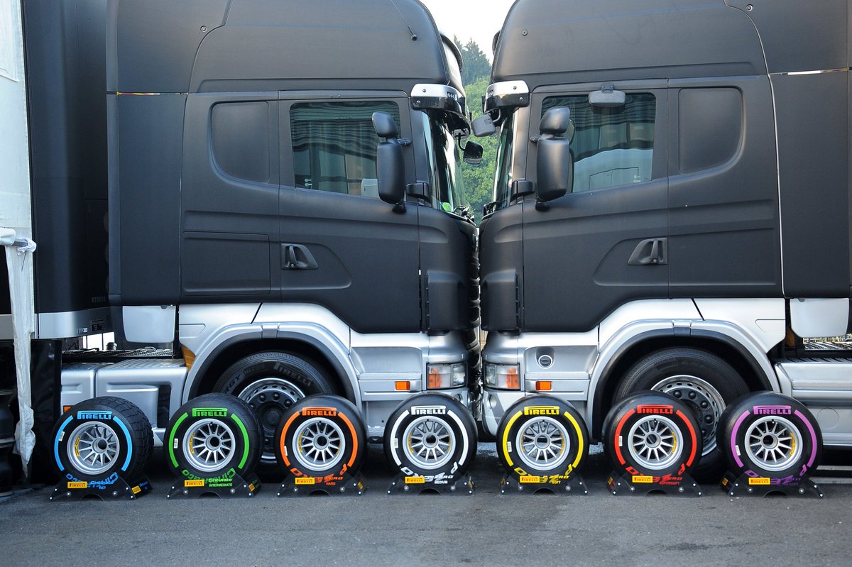 F1's tweet photo. Tyre choices for the #USGP have been revealed by @pirellisport 

Big contrast between Ferrari and Red Bull >> https://t.co/7SqFPSgmcl https://t.co/NcuBYRnVgD
