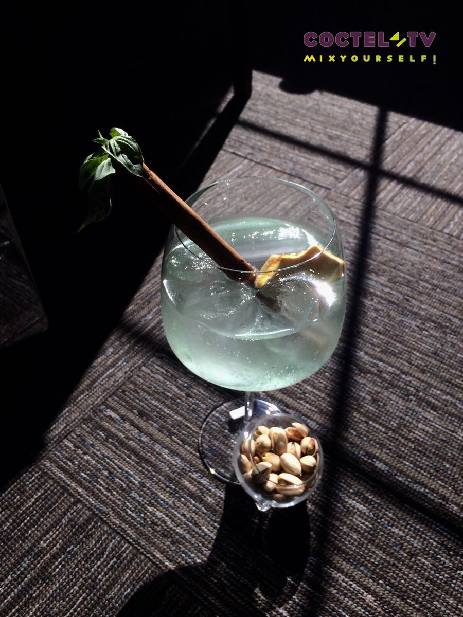 CoctelTV's tweet photo. Última ronda Campeonato de Gins #rutte #FABE2016 en @fabebarmans @barmansvalencia @barmansclm @BarmansNavarra @BarmansdeAragon https://t.co/CvT6Bw7cLj