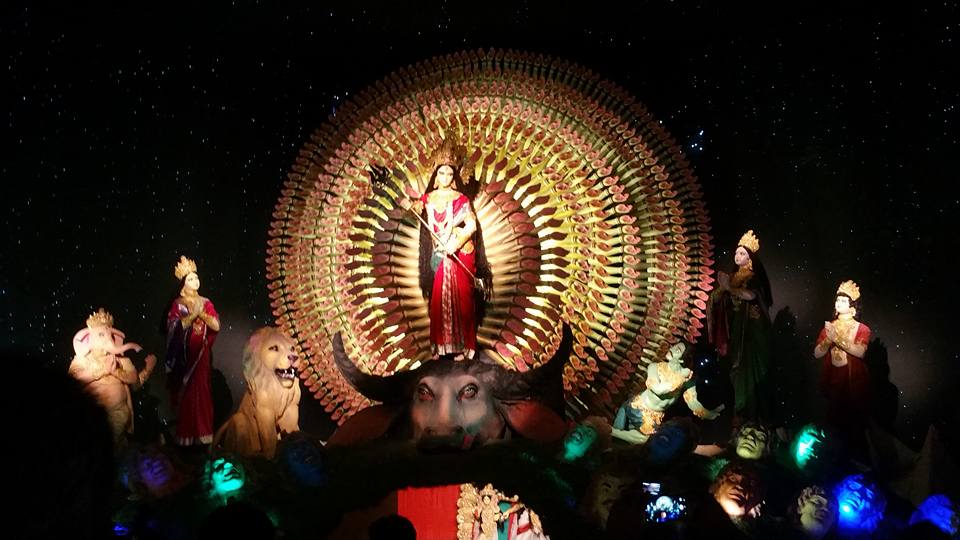 Kkaaamy's tweet photo. DurgaPuja 2k16 :- Deshopriyo Park <3 Ma durga with 100 hands #Clck https://t.co/4iGWCEVmqy