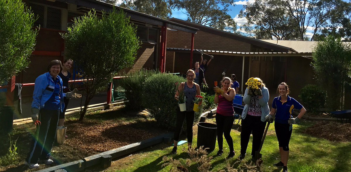 No staff meeting today, Working Bee instead...JWPS 40th Bday to prep for!!! #devotedstaff #highmorale #lotsoflaughs <a href="/AnnKitchin/">Ann kitchin</a> <a href="/k_rigas/">Kay Rigas</a>