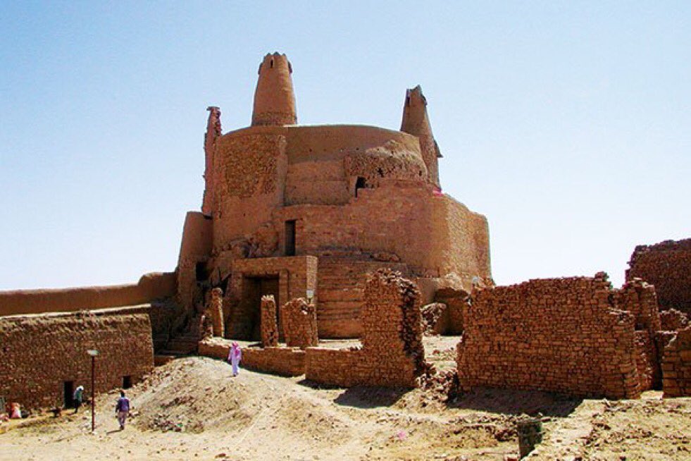 joof_na's tweet photo. #مارد في #دومة_الجندل التابعة لمنطقة #الجوف والذي بني في مُجمله من الحجر على مرتفع صخري
#السعودية_ملتقى_الحضارات https://t.co/E8Z4pzjny5