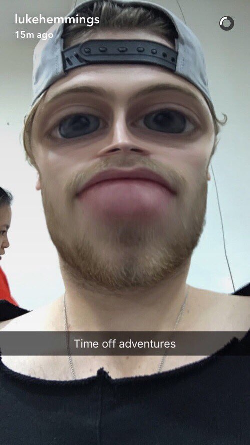 all5SOSposts's tweet photo. Luke + snapchat = death of me https://t.co/J1L9zq8zY3
