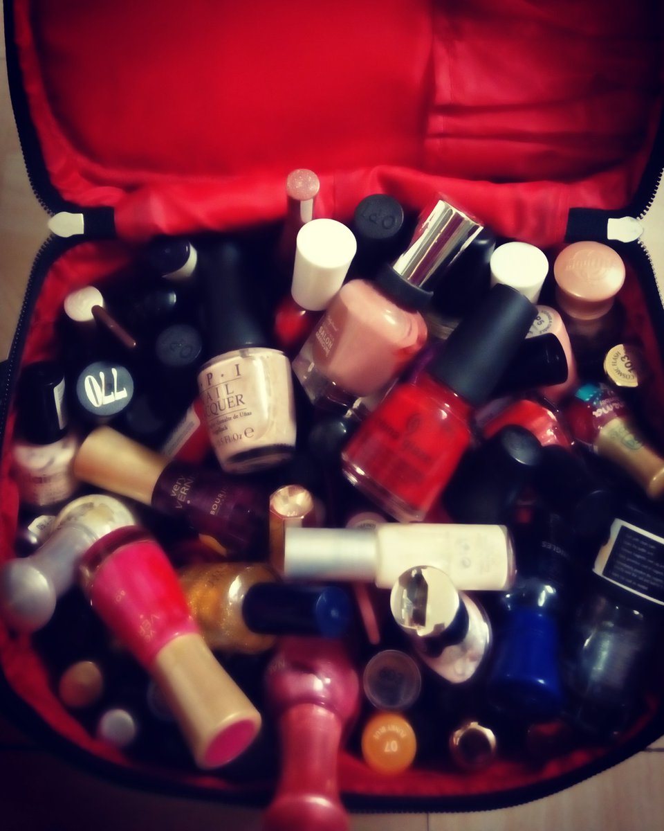 beprettylikeme's tweet photo. Mes vernis chouchous pour vos petites mains ! O.P.I., China Glaze, etc. #posevernis #makeup https://t.co/zTJKINmz7p