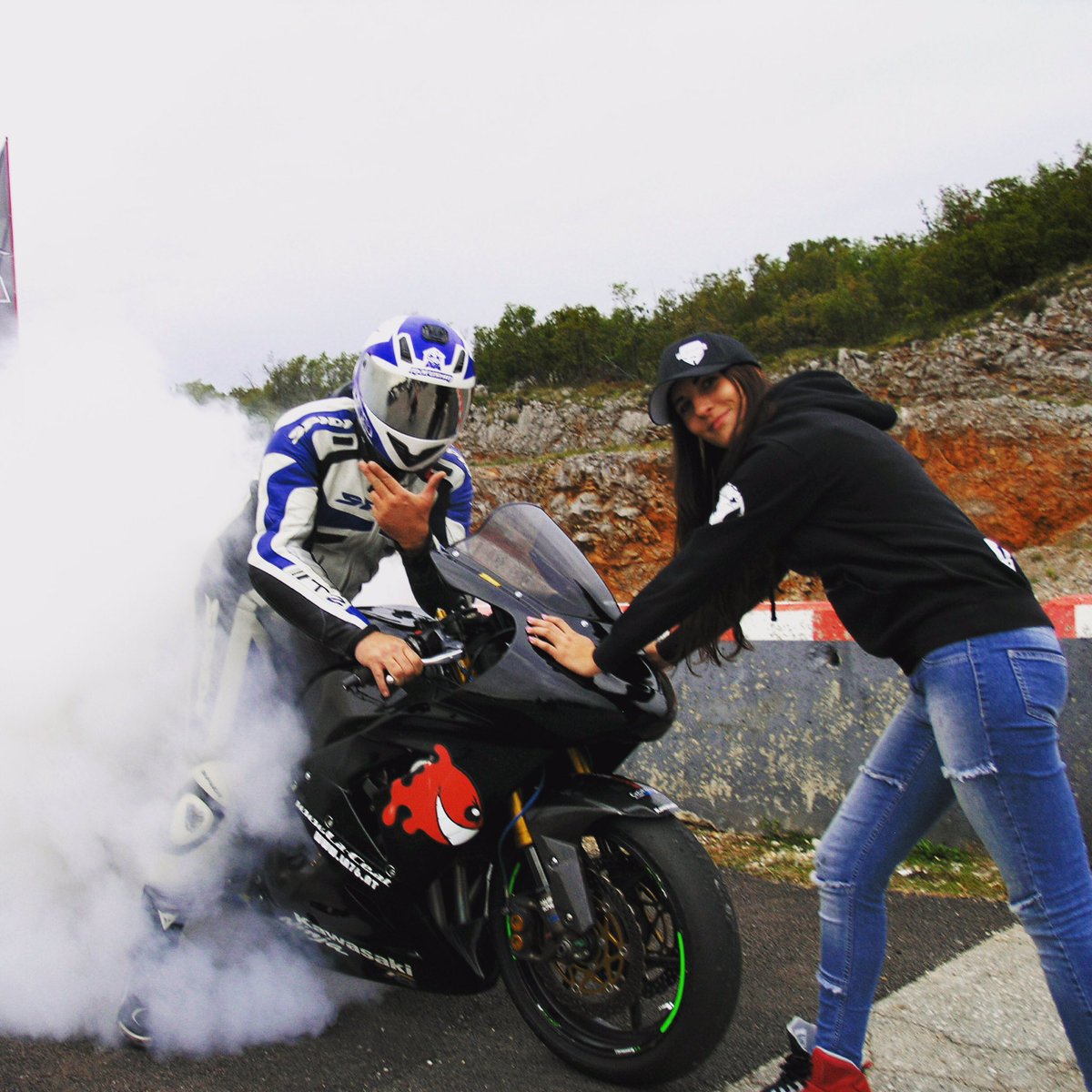 L A 76 Verheiz Deine Reifen Aber Nicht Deine Seele Burnout Motorrad Motorcycle Motorbike La76 Gabsia7 Automotodrom Grobnik Rijeka T Co Njt8m8ohkt