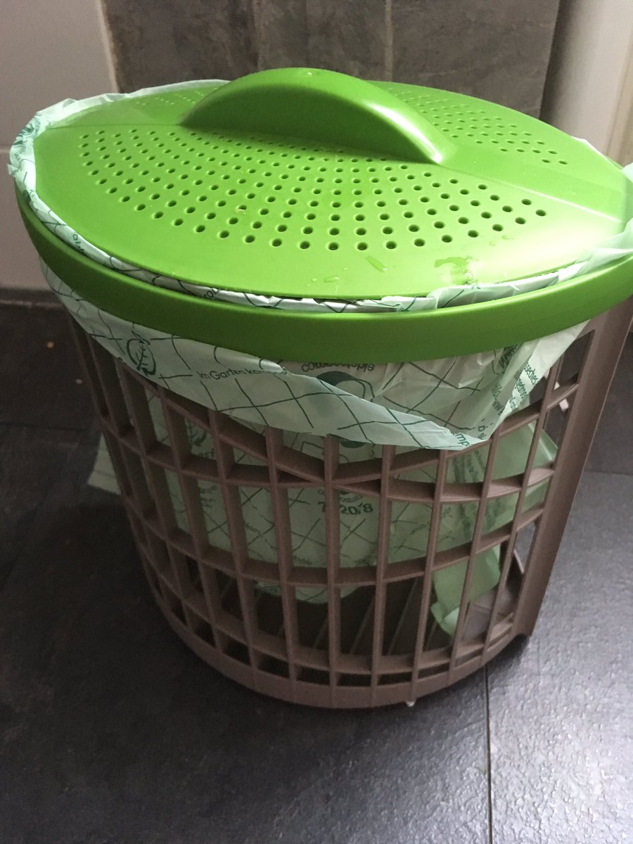 karinkayadoe's tweet photo. Toch een week gedaan met 1 zak voor groente en fruit afval. Zelfs zonder dat t begon te ruiken. Handig die #ventimax https://t.co/IFdICtGLOm