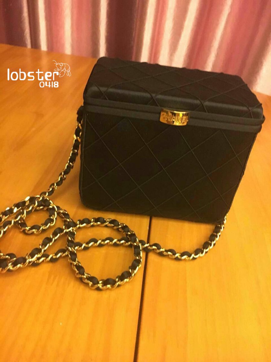 chanel quilted box bag