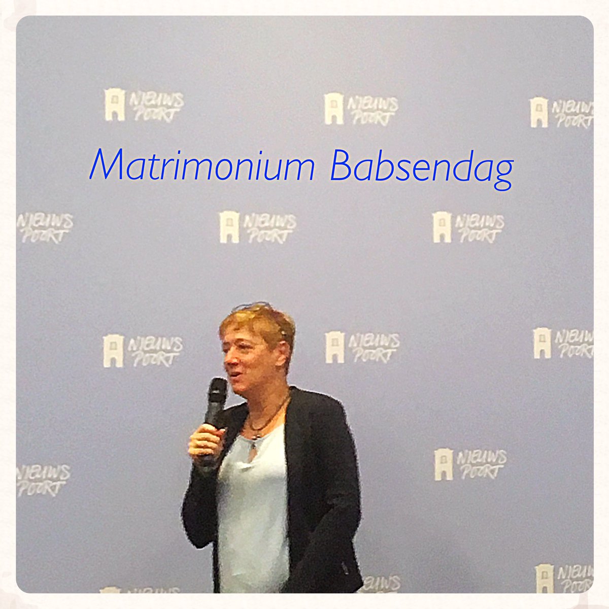 trouwambtenaar's tweet photo. We zijn begonnen! #MBD2016 van @Matrimonium_VvT met onze voorzitter @trouwvrouw bij @nieuwspoort #Denhaag https://t.co/fuiTi0X9KA