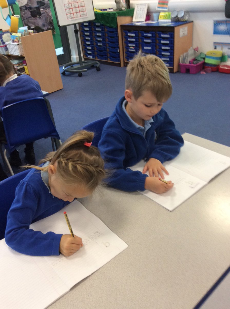 MissBarlowY2's tweet photo. Amazing start to a rainy Tuesday morning in Y1/2. We are practising our handwriting ๐๐ #ambitiontoachieve @FoxHillLearning https://t.co/B782wByN2L