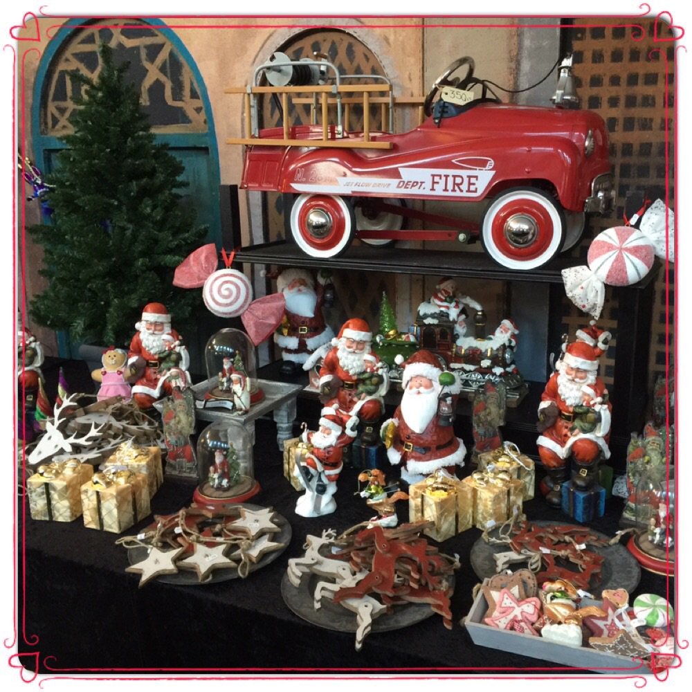 KerstOutlet's tweet photo. #jammer geen aandacht voor #coleurlocale in @ADdeDordtenaar . In stuk over kerstwinkels . #christmas #outlet #Dordrecht https://t.co/whEOVtmr3K