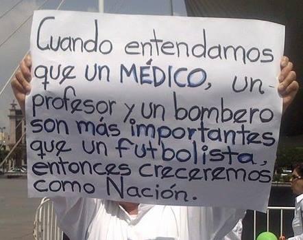 oidoredaccion1's tweet photo. Cuando entendamos que un médico, un profesor, un bombero... son más importantes que un futbolista... https://t.co/sjFGP5dU9h