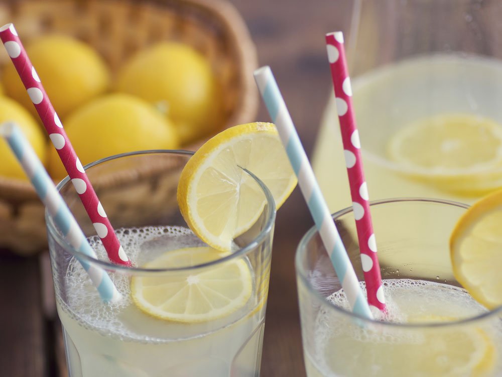 marieclaire_es's tweet photo. ¿Quieres saber por qué beber agua tibia con limón en ayunas es el truco de belleza favorito de las #celebs? https://t.co/qDl5Q5xcsS https://t.co/iwlX4u8m17