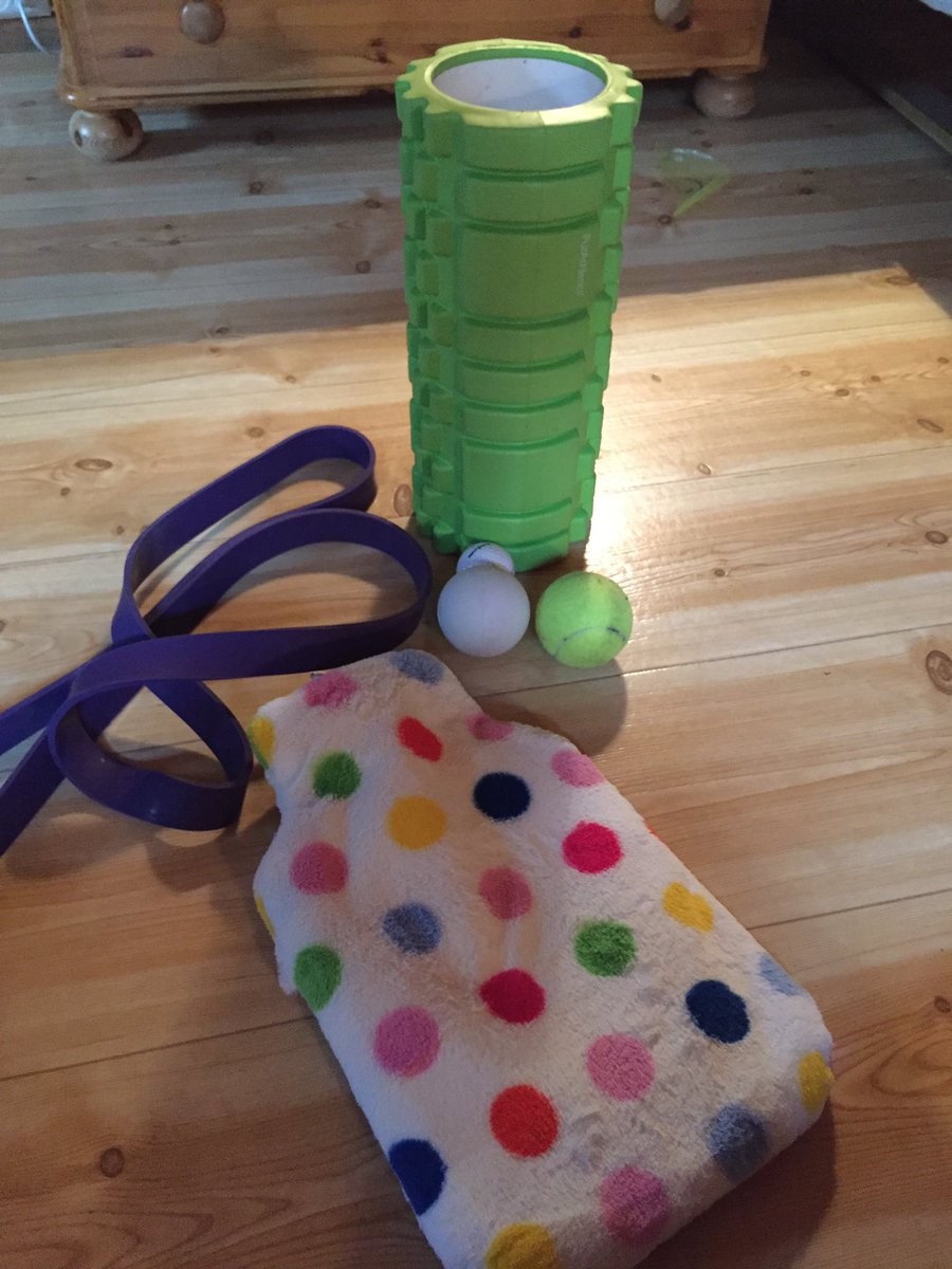MadelaineESmith's tweet photo. Essentials this morning before sliding....day one neck problems π―#hotwaterbottle #neckissues #roller #mobility https://t.co/V7DjHSOw9S