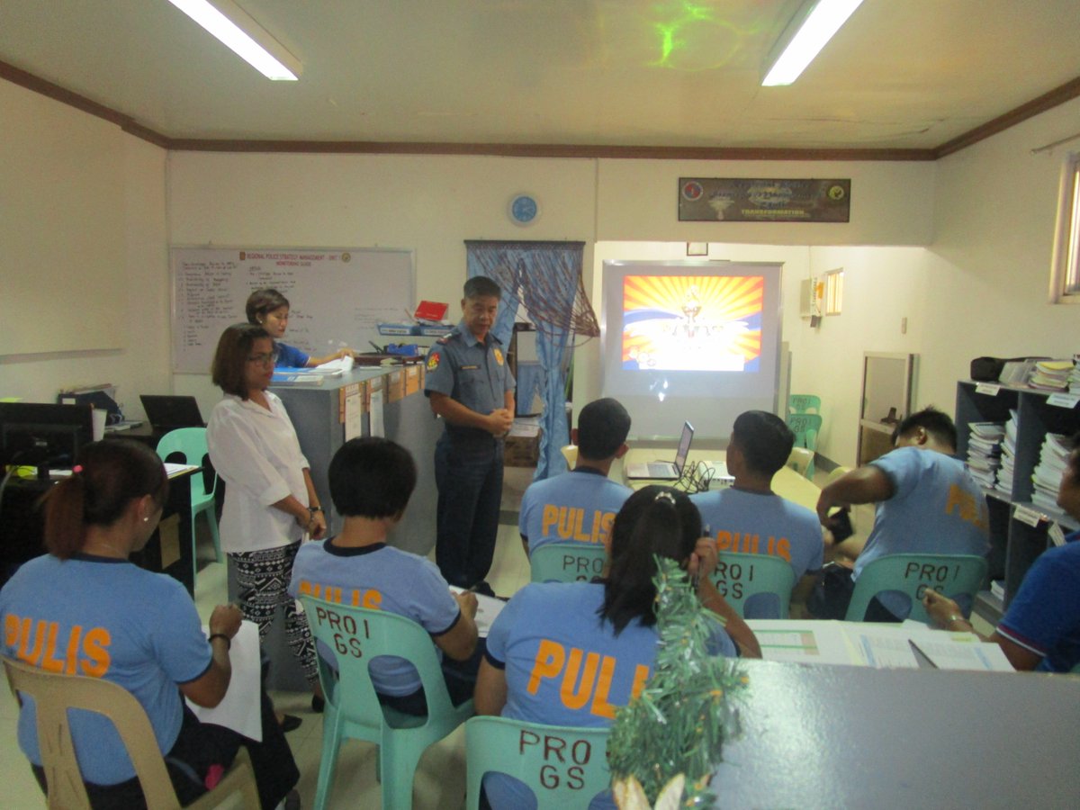 RPSMU's tweet photo. Meeting on the Inclusion of CPNP's thrust in illegal drugs to PRO1 Scorecard presided by PSUPT MARIANO, DC, RPSMU1 @PNP_CPSM https://t.co/kc1TJCm5S1
