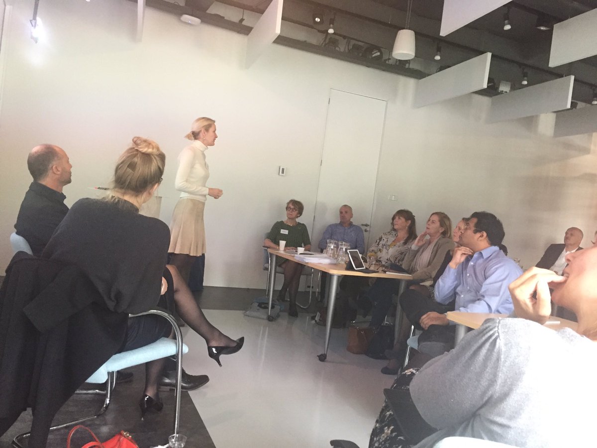 flerkje's tweet image. Een prachtige 2e dag van de #ExecutiveMasterclass waarin de deelnemers zowaar zelf een BIT-casus gaan doen. @Nederland_ICT @MinBZK