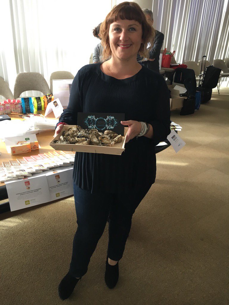 NatCourreges's tweet photo. Huitre cocktail produit innovant de la région @NvelleAquitaine ! @AriaPC #AAPrA #lacabaneoceane https://t.co/NbwujU0GzW