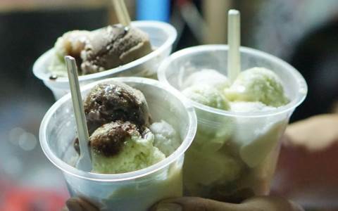 #6 Es Puter. Di Indonesia dan Malaysia kita mengenal Es Puter yang di buat dari santan tanpa menggunakan krim