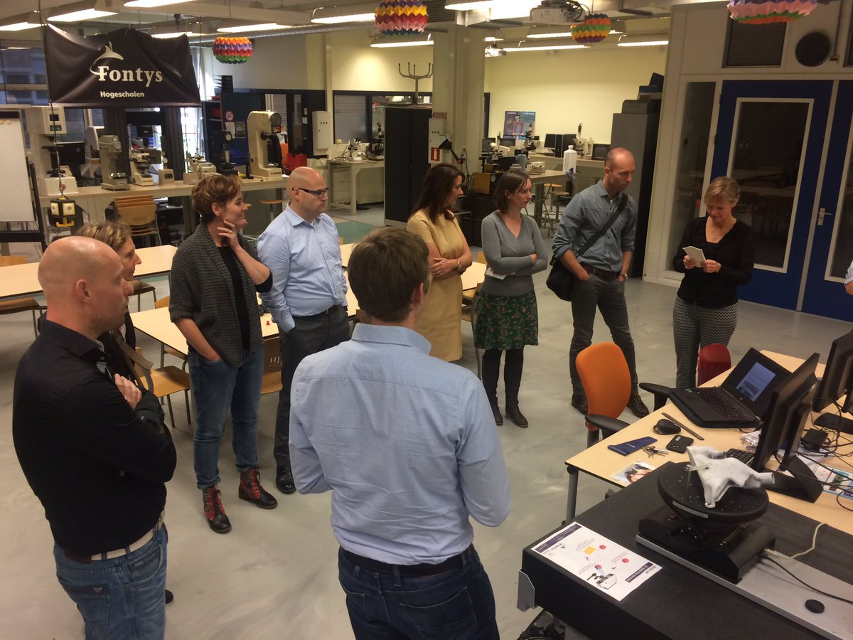 MattyvanEst's tweet photo. Rondleiding in #Objexlab met MT @Sporthogeschool, cross overs tussen techniek en sport! #inspirerend @ellahueting https://t.co/5WjgegTlpd