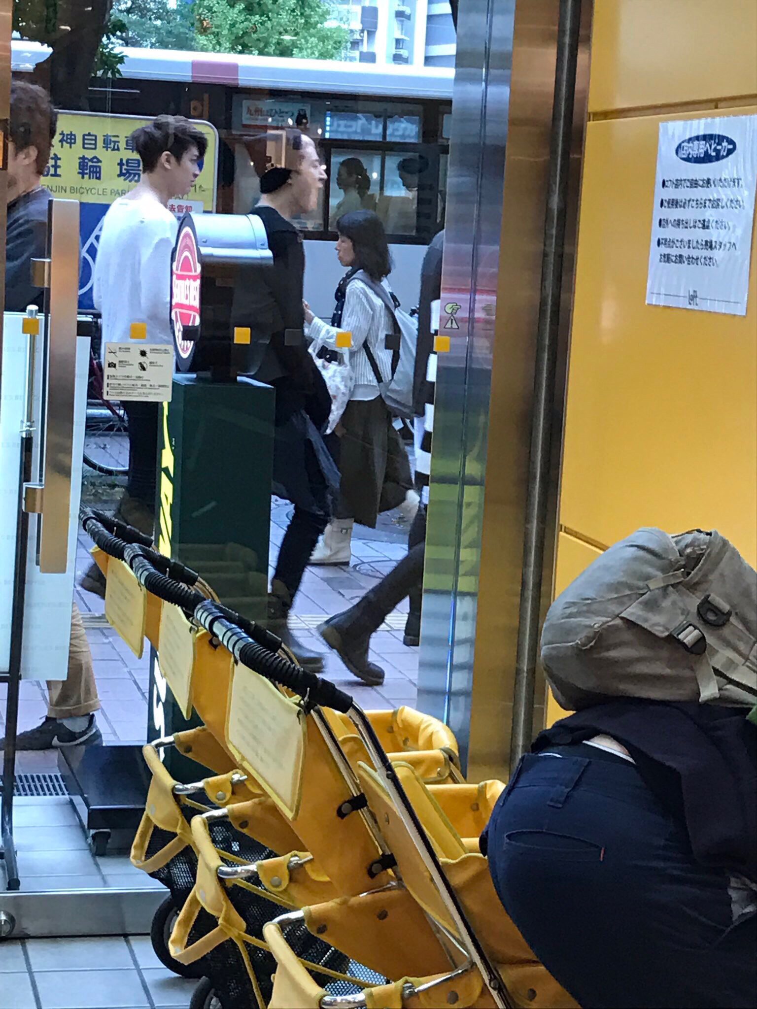 사쿠라 昨日中洲のドンキにミノとか今日天神のロフトにikonとか今日も博多駅にikonとかまだikon福岡おるん T T 博多区に住んでる私は今日１日ずっと家におりました T Co Tqxskof2aa Twitter
