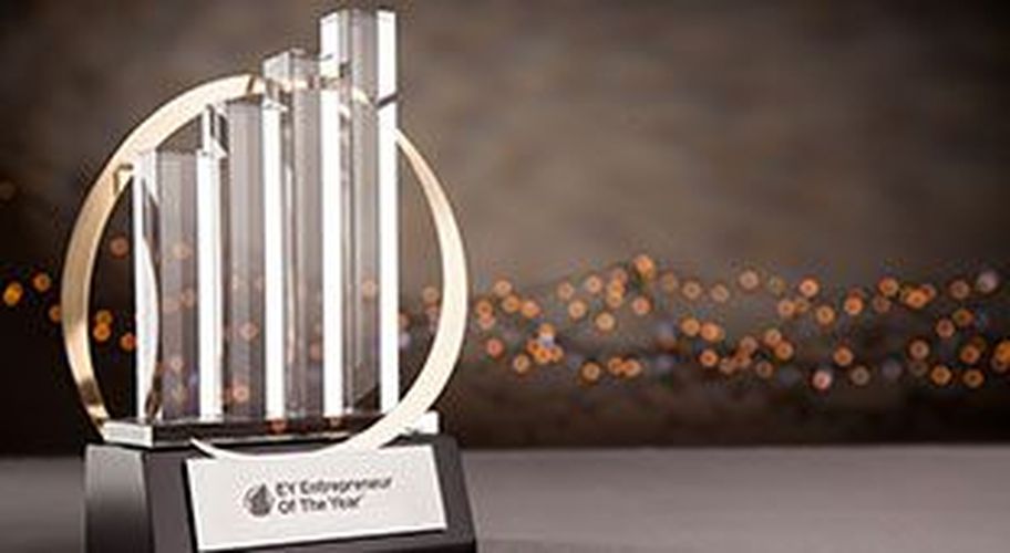 anneso_onthego's tweet image. Video: Wie wordt de Onderneming van het Jaar 2016? #ovhj16 eybene.smh.re/A75