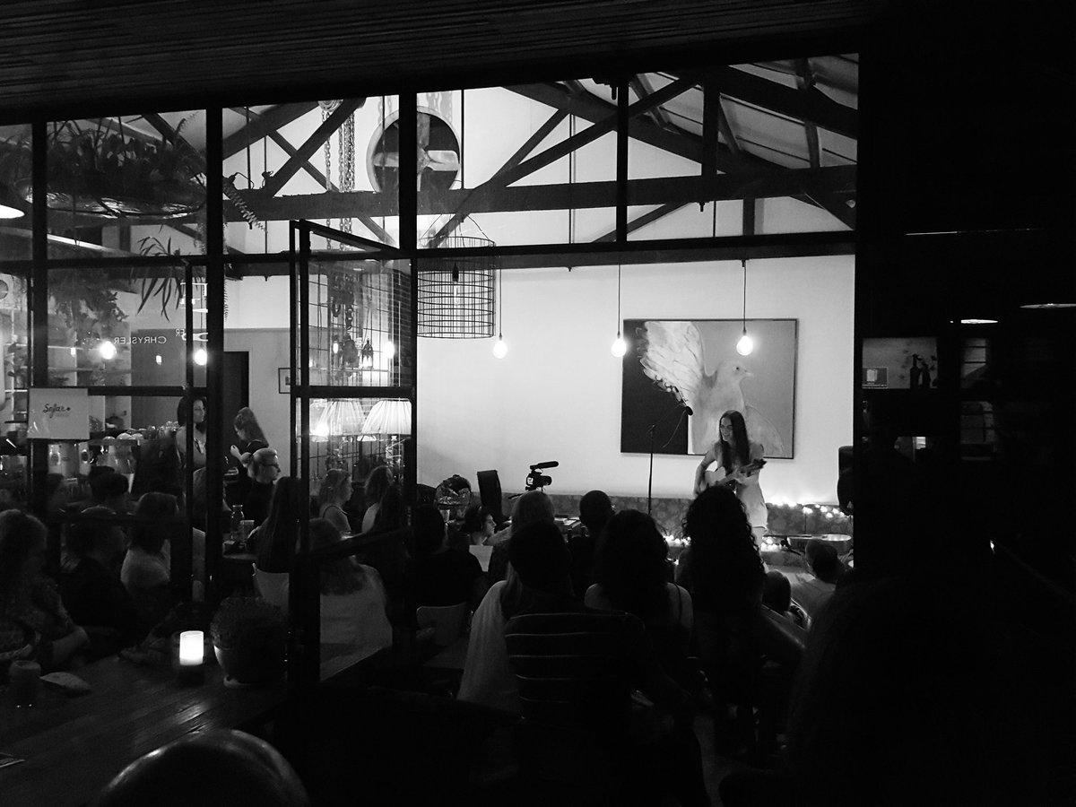 Absolutely enchanting! Thank you Emma Fraud, amazing way to start the show! 🎤