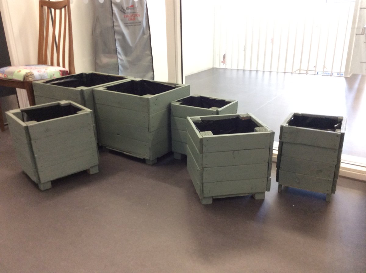 MadeAtHighshore's tweet photo. Planters by 12J #remade from #recycled pallettes #handmadehour #remadeinBritain #HandmadeAtHighshore #RemadeHour #upcycle #recycle #reuse https://t.co/HnmPfFREwd