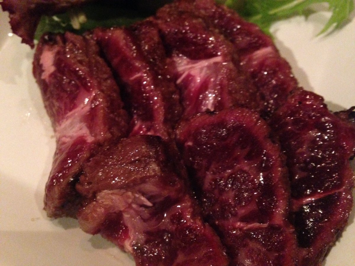 珍獣屋 トド肉のガーリックステーキ 赤ワインソース掛け 牛肉とか豚肉のステーキよりも奥深い肉の味 赤身の旨味のレベルが違う 刺身も旨いがミディアムレアーステーキも旨いトド 珍獣屋 珍獣屋 トド肉のガーリックステーキ 赤ワインソース掛け 牛肉とか豚肉のステーキよりも奥深い肉の味 赤身の旨味のレベルが違う 刺身も旨いがミディアムレアーステーキも旨いトド 珍獣屋