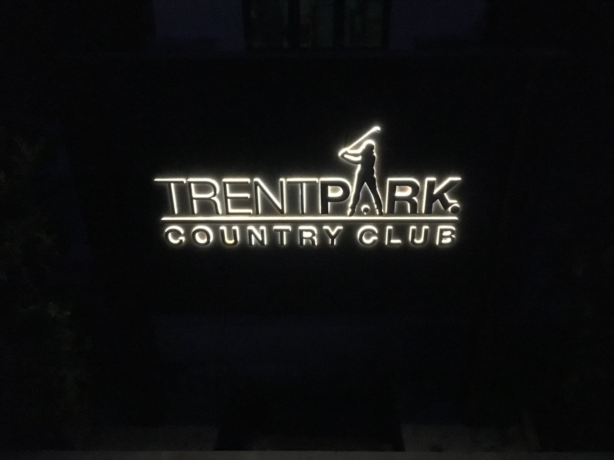 SteelForGardens's tweet photo. How amazing does this sign we recently made look? Especially all lit up at night! @trentparkgolf https://t.co/opLQYXo5R5