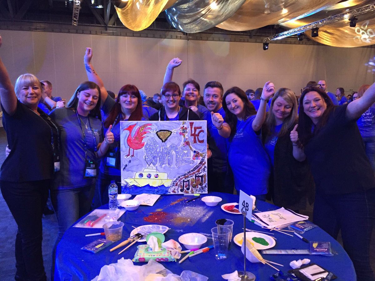 0x_Geoffrey's tweet photo. @MlcSignet glitter, glue &amp; buttons....so much fun!! https://t.co/g87s2OKwWM
