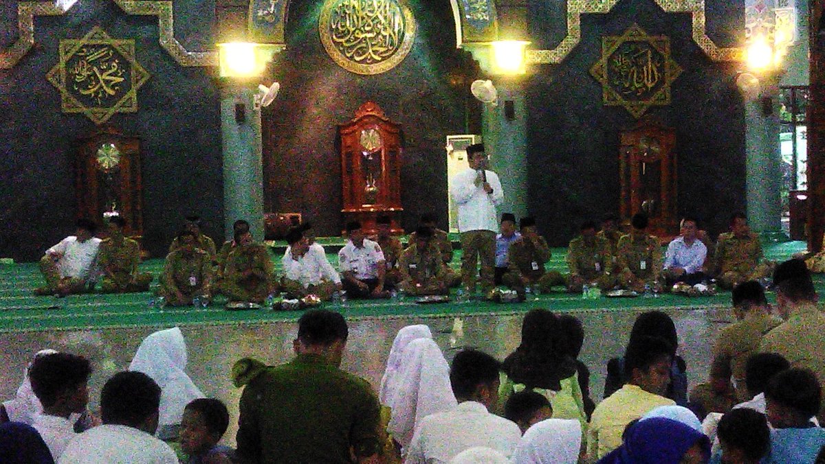 Walikota Tangerang <a href="/AriefWismansyah/">Arief R. Wismansyah</a>  saat memberikan sambutan Santunan Anak Yatim <a href="/Kota_Tangerang/">KOTA TANGERANG</a>