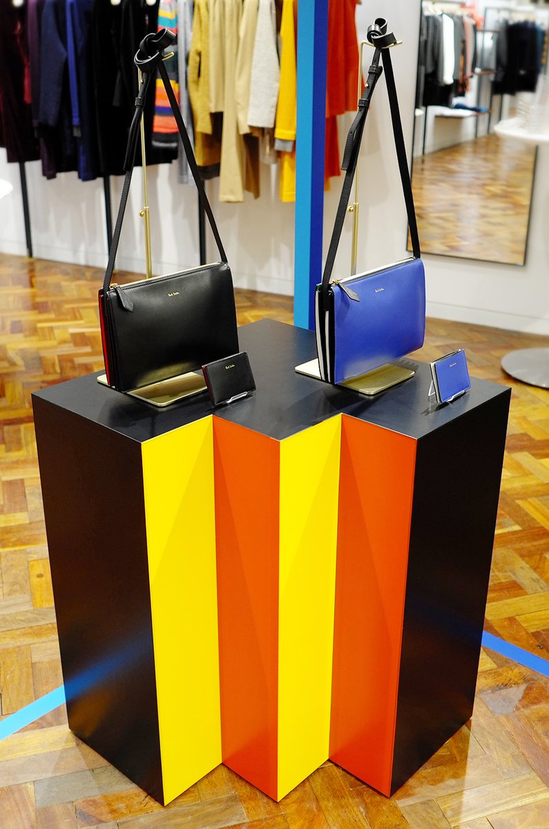 ■1912.Z.2.60■美品 ポールスミス しなやかな高級ヤギ革ゴートレザー使用 ペイントプリント MA-1 ライダース ジャケット ブルゾン メンズ ポールスミス 長財布 財布 がま口 レディース ブランド Paul Smith ヘイジーパンジー トリム2 ネイビー ベージュ 黒 ブラック 専用箱付  女性 婦人 本革 さいふ サイフ お財布 革 50代 40代 30代 20代 使いやすい プレゼント ギフト 人気 ハイブランド PWD645 |