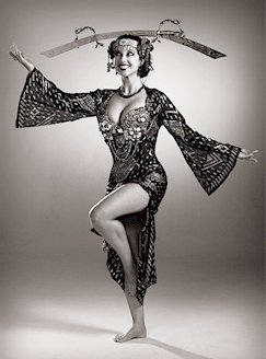 BellydanceOne's tweet photo. From Dawn Devine ~ Davina : : More at https://t.co/MsT6FVPIZi! #Bellydance #BellydanceSuperstars @BellydanceOneCom https://t.co/A0HUeneqqg