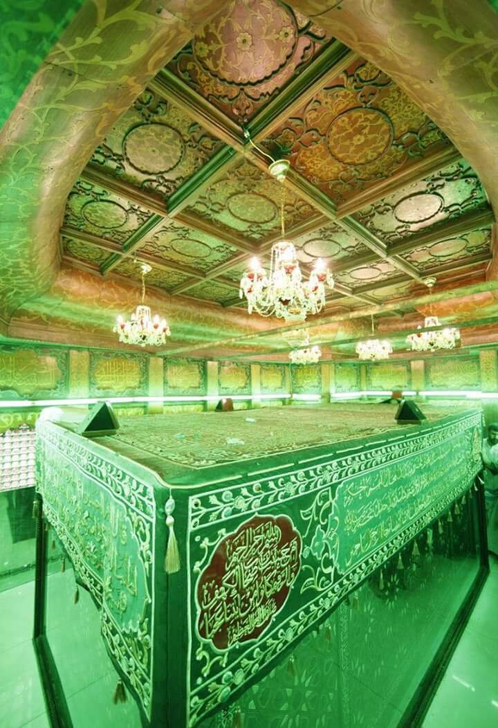 صورة مميزة من داخل ضريح الامام الحسين عليه السلام....
#عاشوراء #العراق  #ملوك_العراق